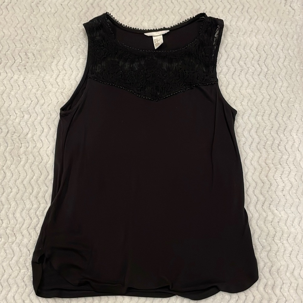 H&M black sleeveless top. Medium. Lace details on top